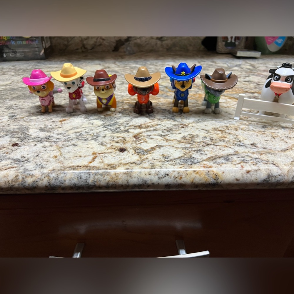 Paw patrol hero pups cowboy playset, 6 cowboy pups + Batinna and Fence